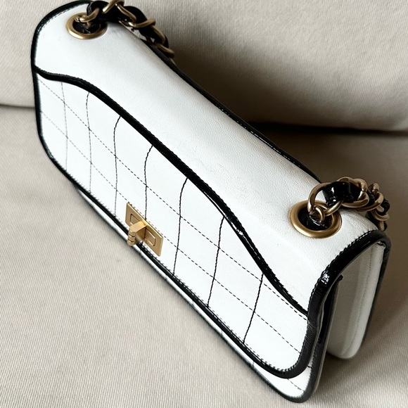 CHANEL Square Quilt Leather Reissue Flap Bag GHW - Picture 8 of 11